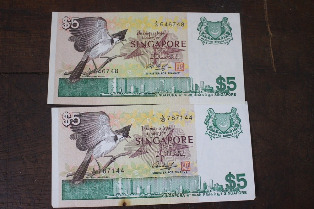 Singapore 2 pcs  notes of Five Dollar $5