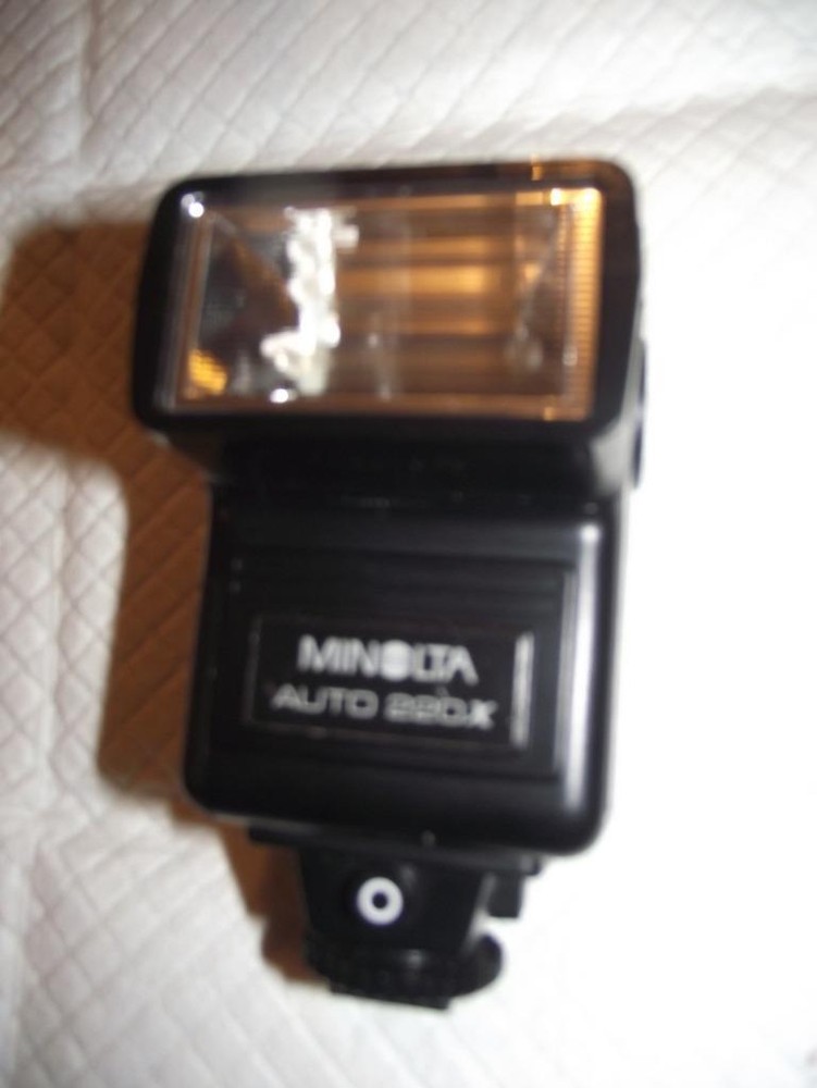 MINOLTA AUTO 220X SHOE MOUNT ELECTRONIC FLASH, WORKS,