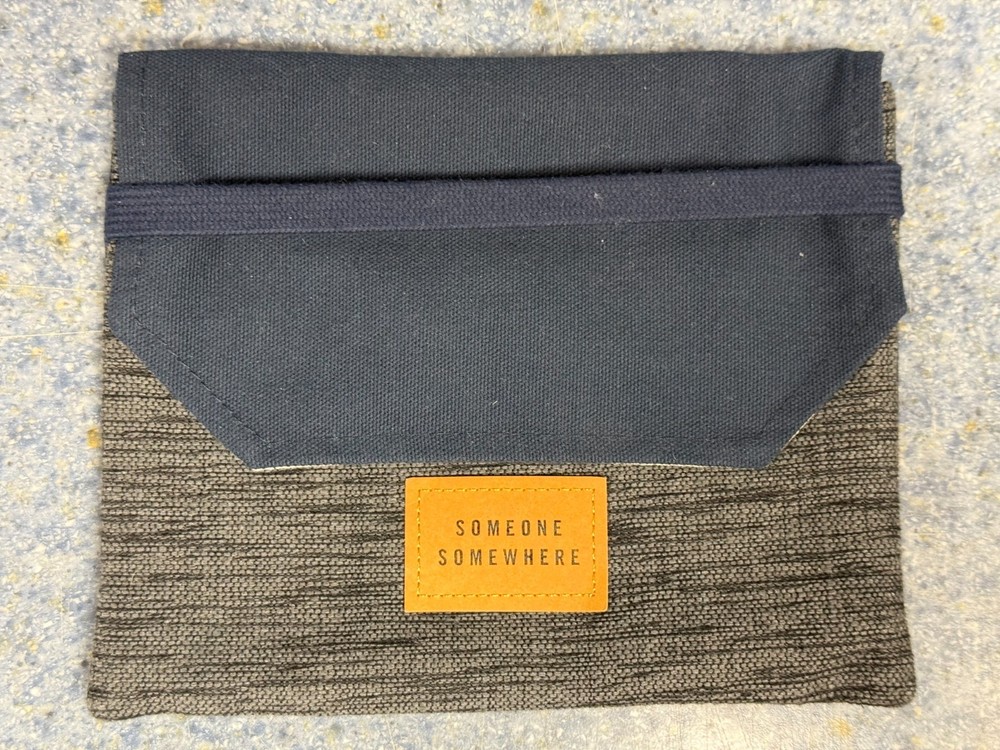 Delta 2023 amenity kit SOMEONE SOMEWHERE NEW (EMPTY)GREY/Blue