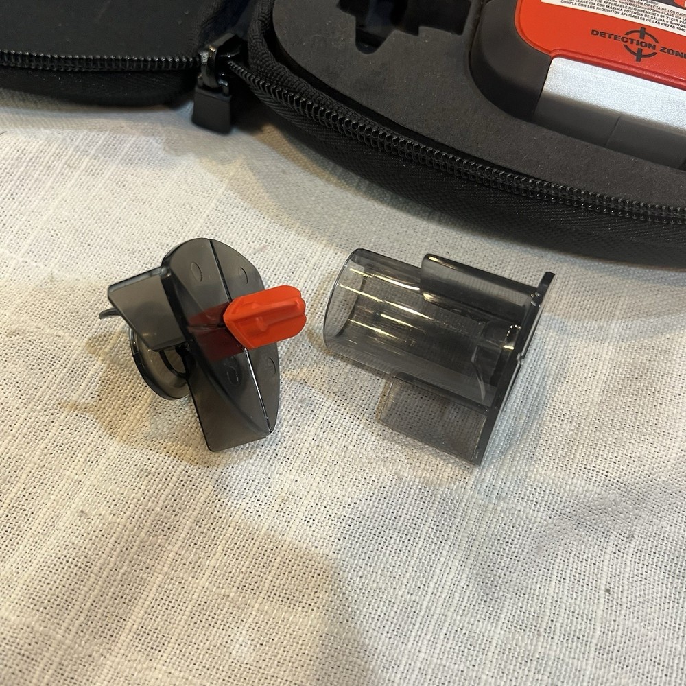 BLACK+DECKER BDL190S BullsEye Auto-Leveling Laser ~ Stud Sensor Tool w/ Case