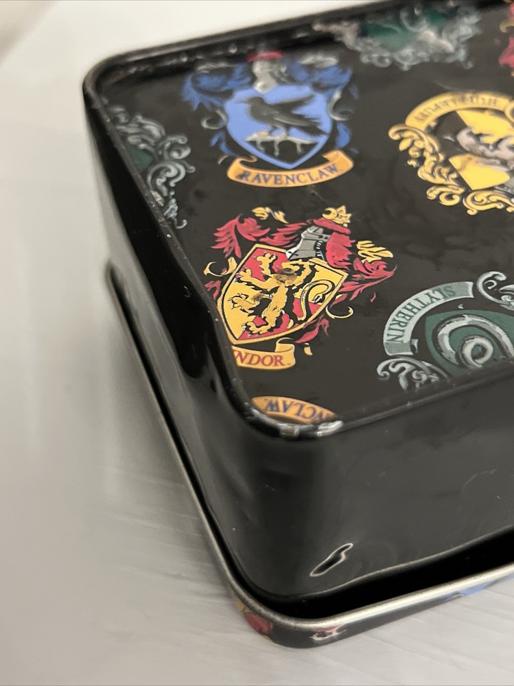 HOGWARTS CREST HOUSES HARRY POTTER TIN W/ HANDLE-SLIGHTLY DENTED (PRE-OWNED)