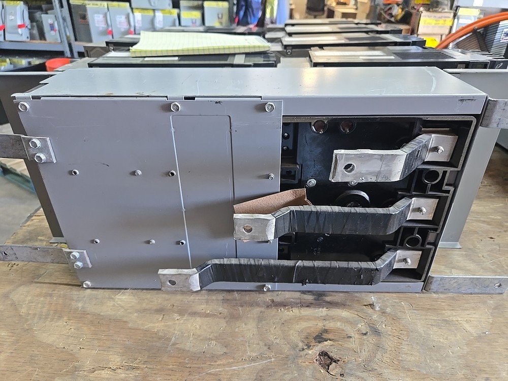 GE THFP324 200 amp 240 volt Fused Panel Mount Switch