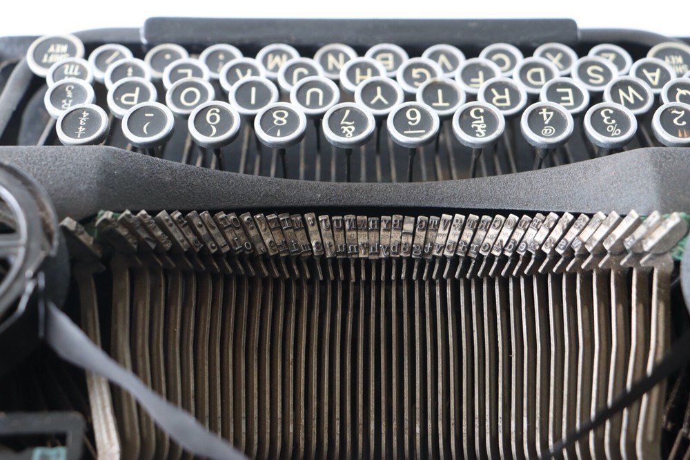 Antique Underwood Portable Typewriter - Excellent Working Condition!