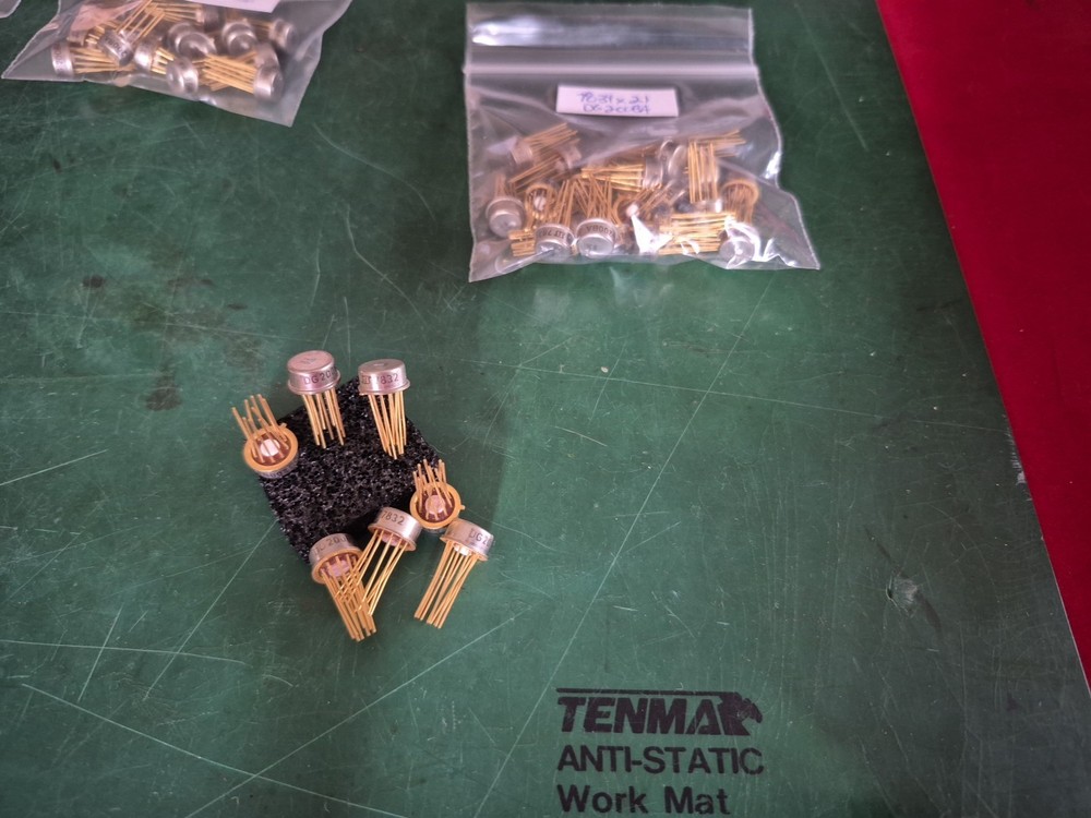 DG200BA CMOS Monolithic Dual SPST Switch Gold CAN 1 Each