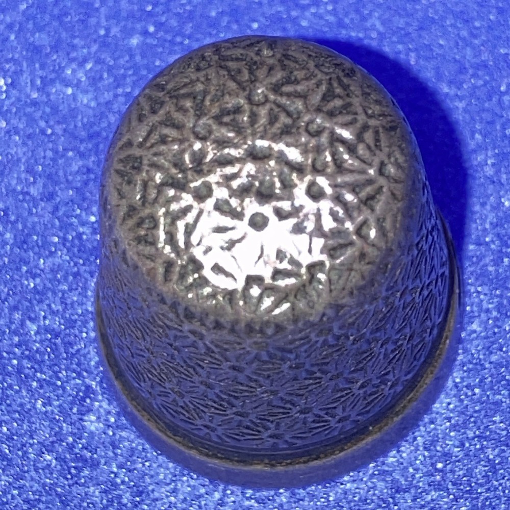 Solid Silver Hallmarked Thimble By Henry Griffiths & Son (3250)