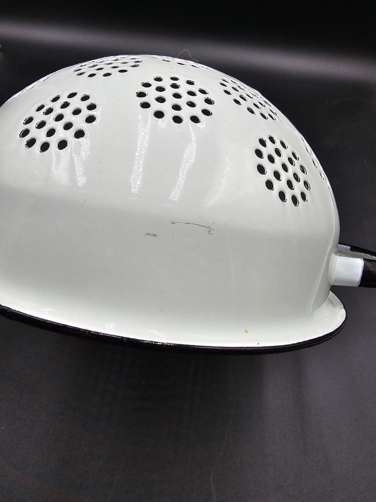 Farmhouse Rustic White Long handled Enamel Ware Colander 20 CM