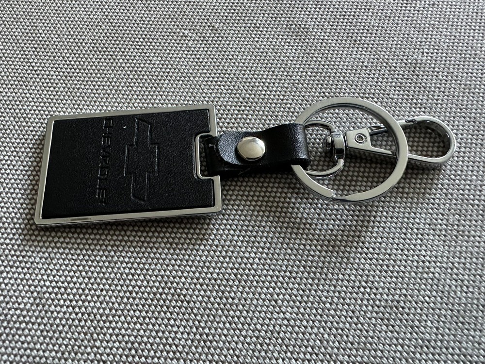Chevy ** ( Logo ) ** Keychain ** METAL **