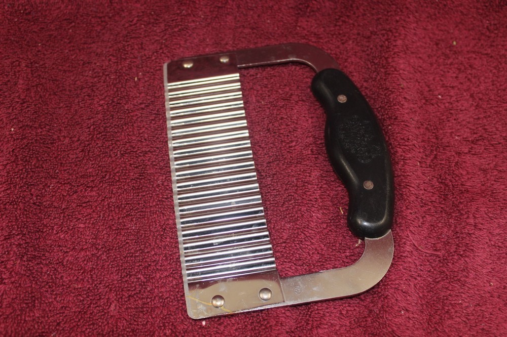 Pampered Chef Crinkle Cut Chopper