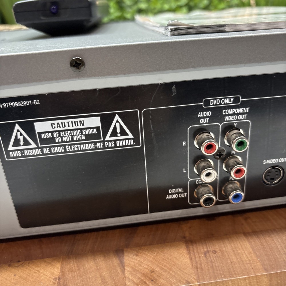 GO VIDEO DV1030 DVD Player - VCR Works Includes Remote Manuel READ