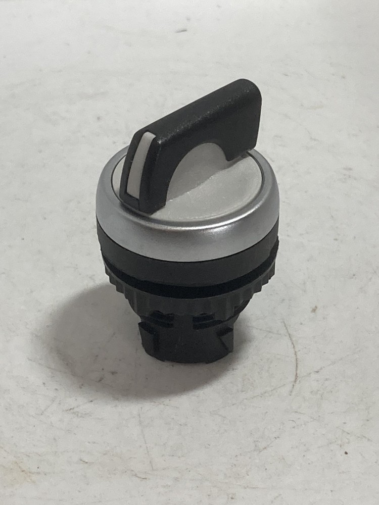 BACO L21MA03 SELECTOR SWITCH OPERATOR 3 POSITION MAINTAINED 22MM NNB