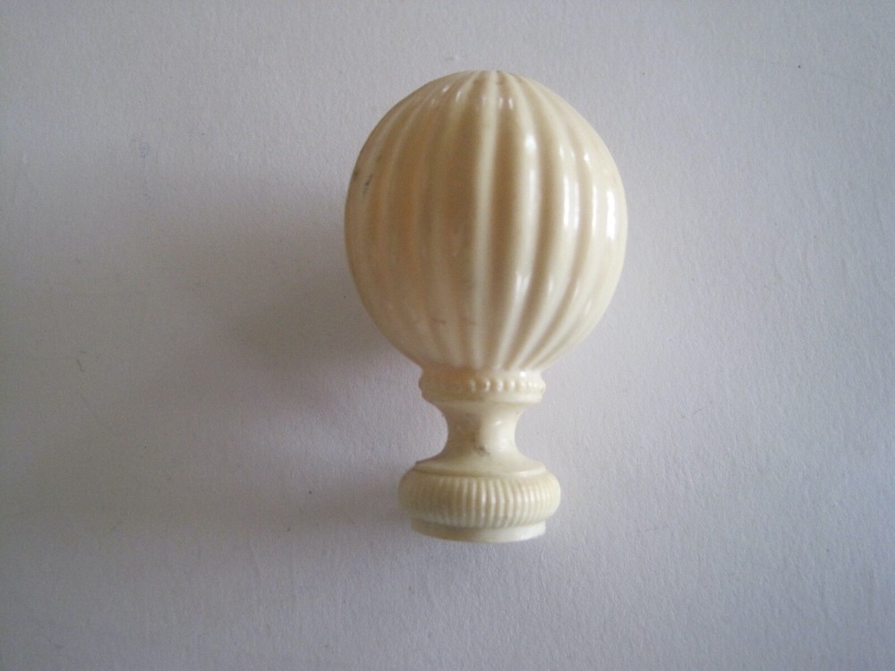 FINIALS ANTIQUE BAKELITE CREAM BALL 1 3/4"