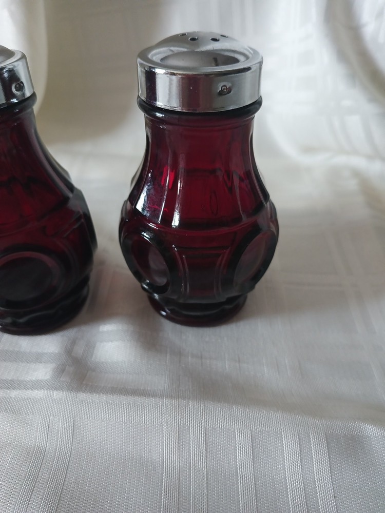 Wheaton Bullseye Ruby Salt Shaker