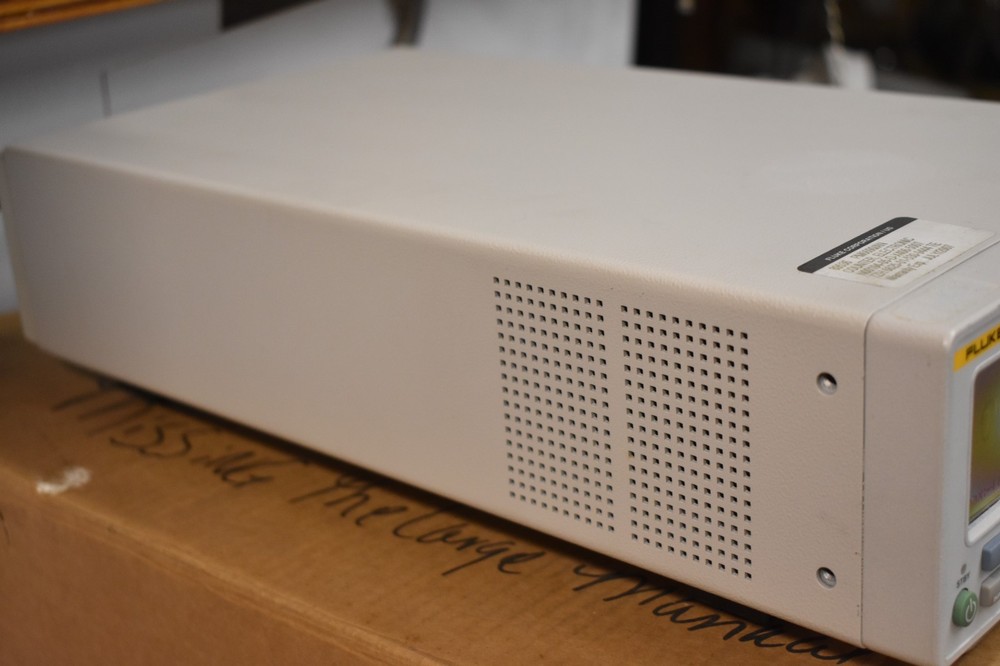 Fluke PM6690 2.7 GHz Frequency Counter