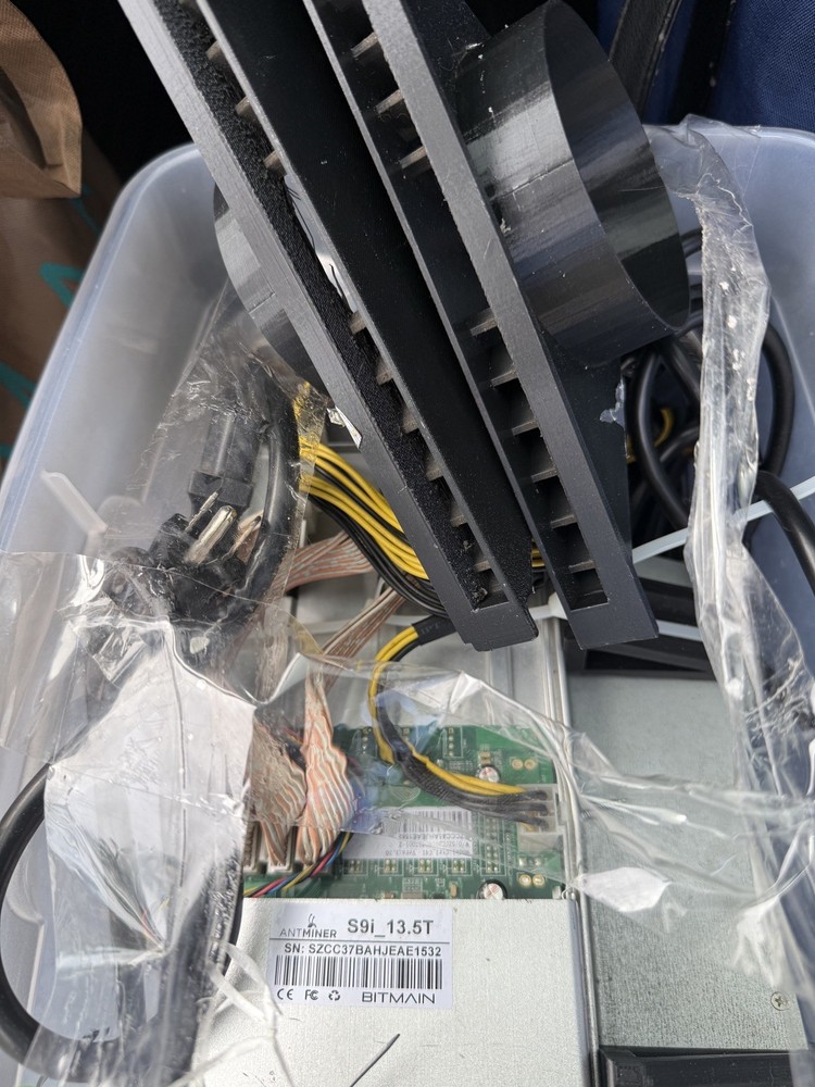 Bitmain Antminer S9 (13.5Th) Miner BTC