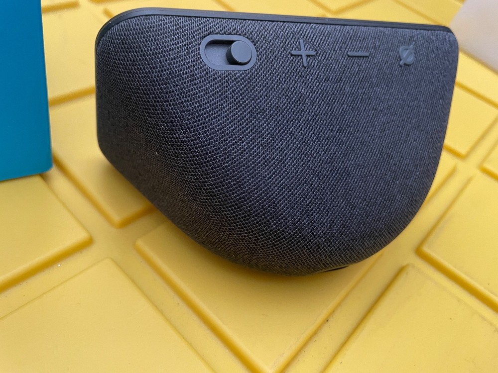 Amazon echo show 5 3rd gen cracked screen smart display charcoal gray speaker