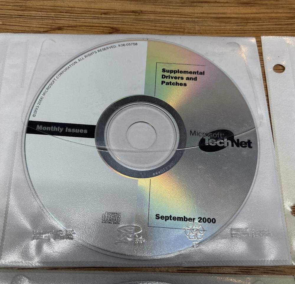 Vintage Lot of ( 10 ) Microsoft CD Compact Disc Windows 2000 Technet Bundle