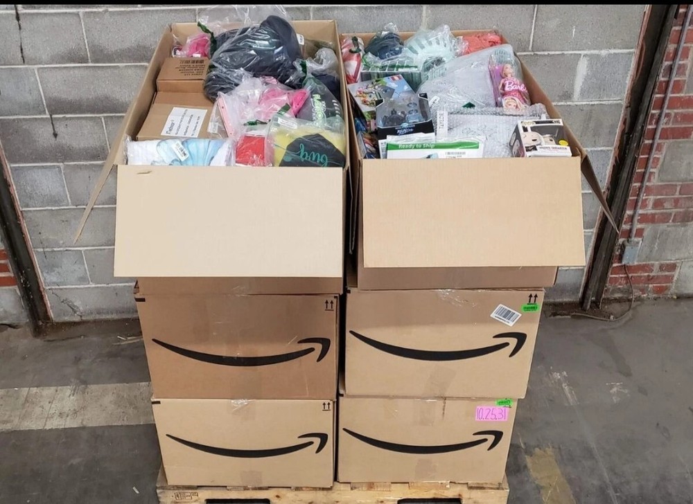 Amazon Mystery Box. AWESOME KIDS BOX. MARVEL, SPIDEY. LOADED WITH COOL STUFF!!