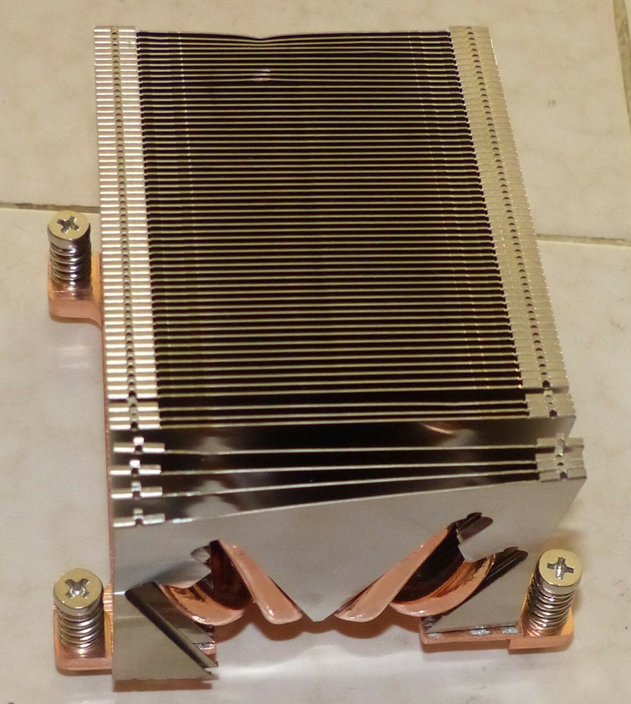 Socket 1366 2U xeon cooler - minor damage