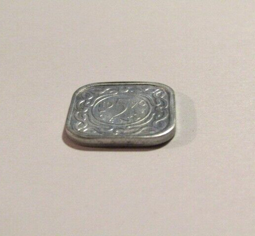 1976 Suriname 5 Cents Square unc Coin