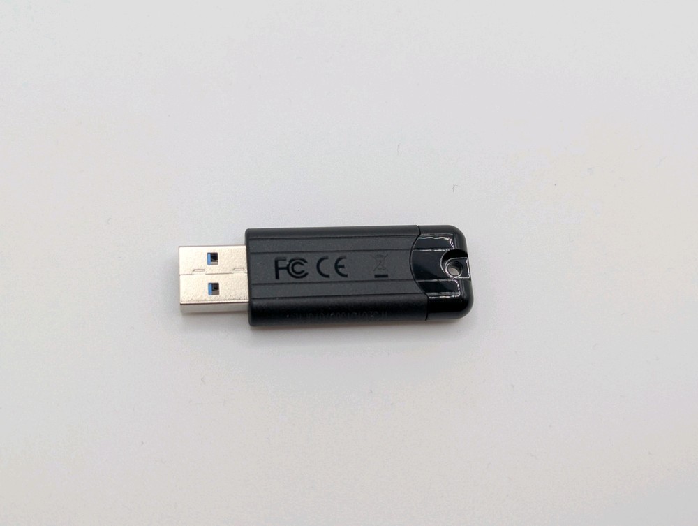 Linux Mint 22.1 Xia Cinnamon x64 32GB USB 3 Linux Bootable Live Install