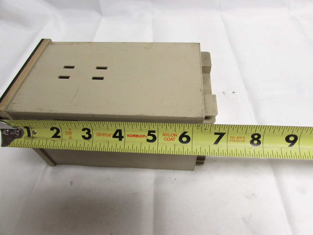 OMRON E5A4-S91J TEMPERATURE CONTROLLER 1A 250VAC ***GOOD***