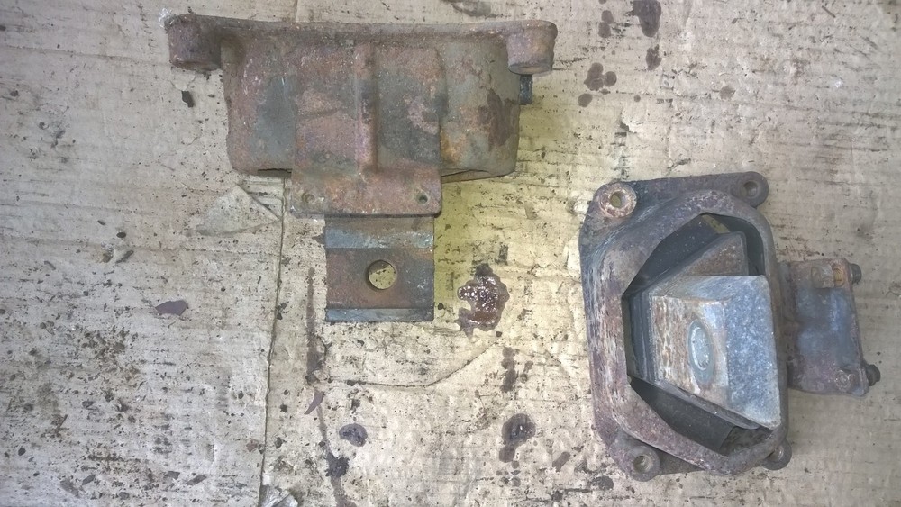 ENGINE MOUNT REMOVED FROM  FORD 75-E
