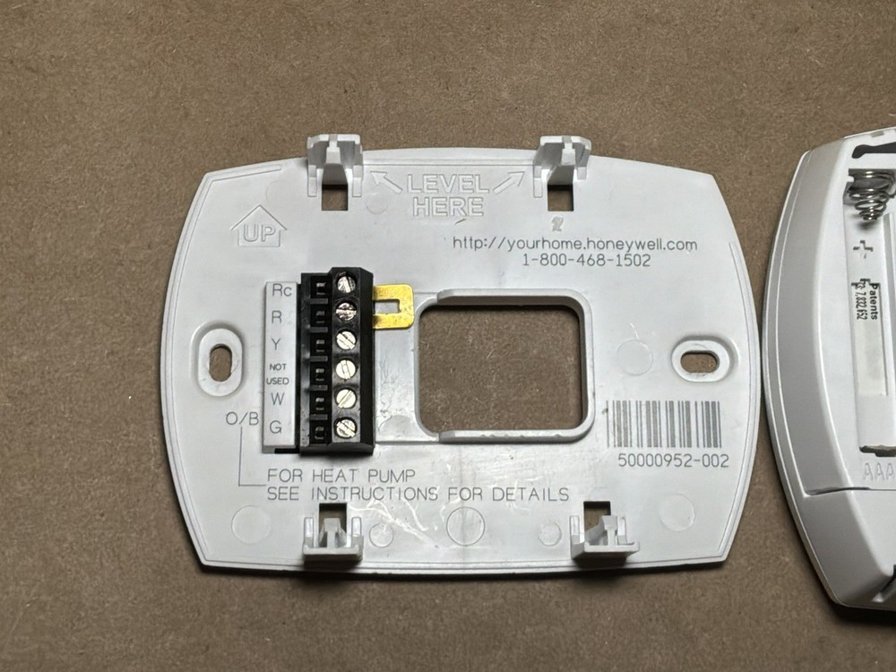 The Honeywell RTH5100B Digital Non-Programmable Thermostat