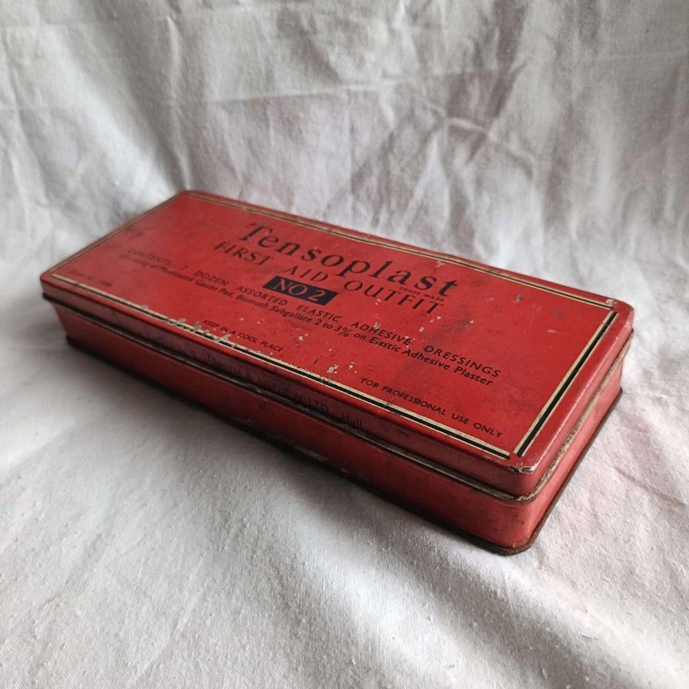 Vintage / Bandage Tin / England