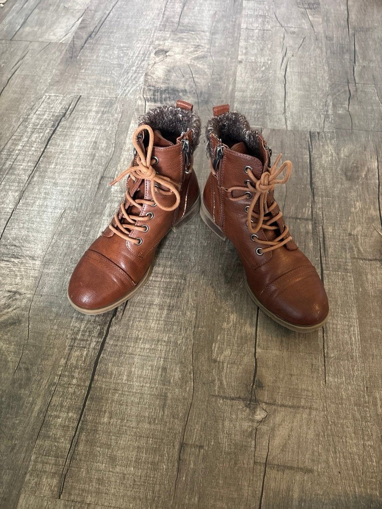 Women’s brown boots
