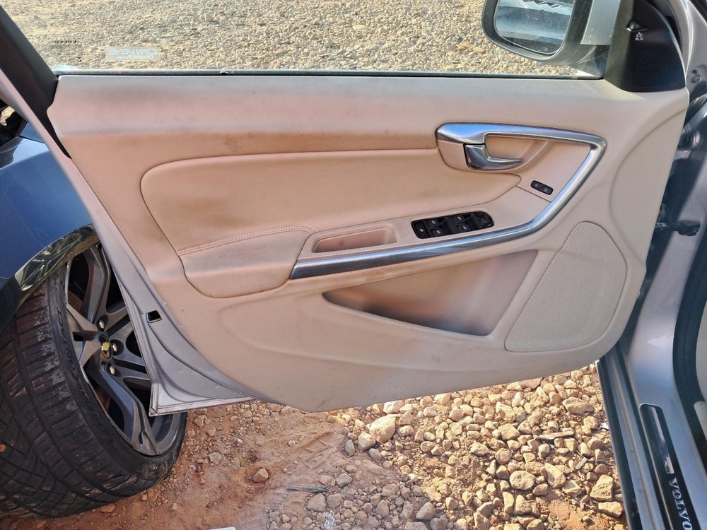 S60 2015 Glove Box 4777415