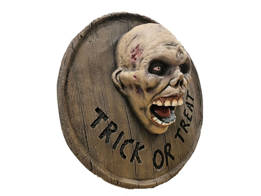 TRICK OR TREAT PLAQUE