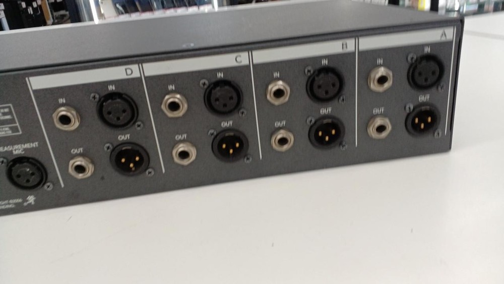 MACKIE QUAD EQ Digital 4-Channel Rack Equalizer