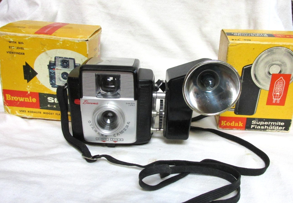 VINTAGE KODAK STARLET CAMERA w/ FLASH & BULB & BOXES FOR BOTH