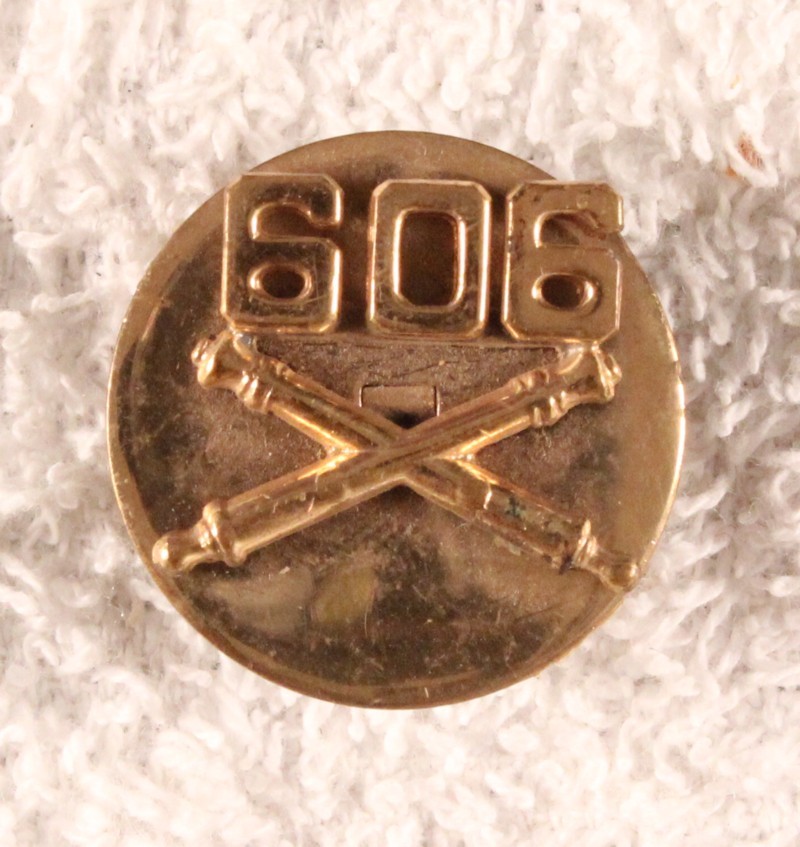 Army Enlisted Collar Pin:  606th Field Artillery Battalion - Meyer