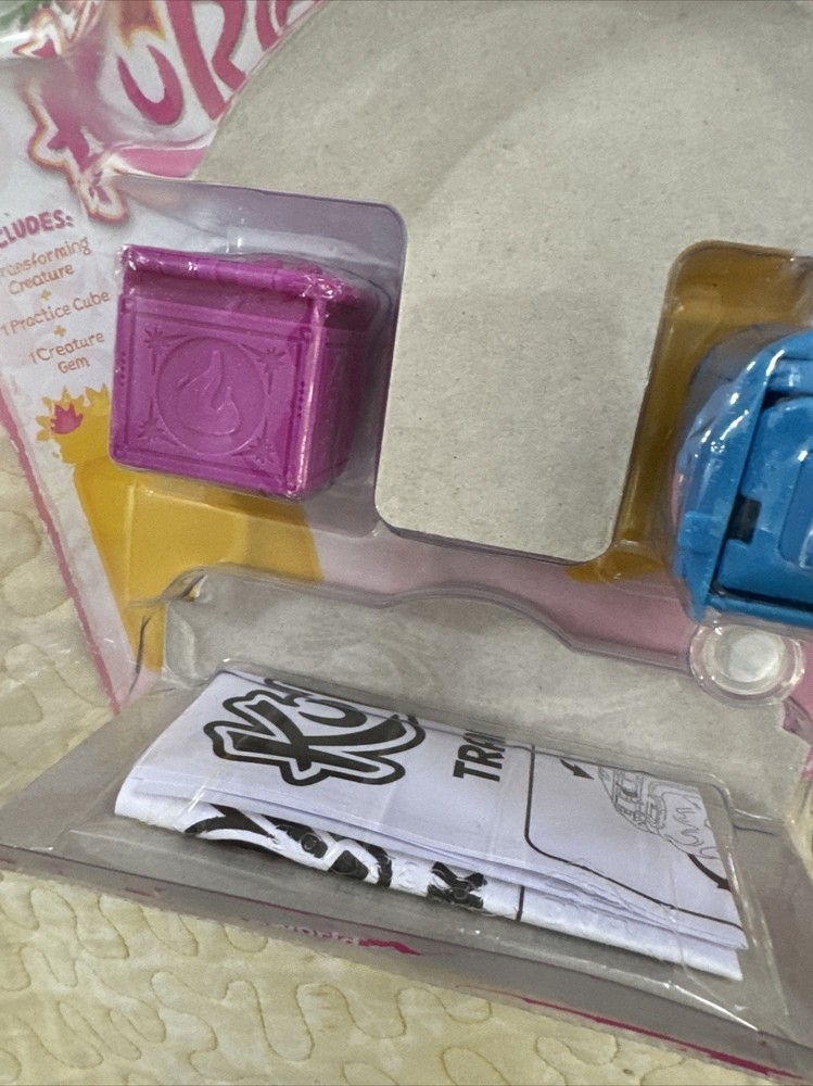 Kuroba Dolphiconda vs Training Cube Collectible Battle Pack