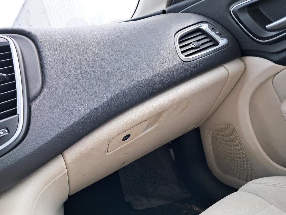 200 2015 Glove Box 4773858