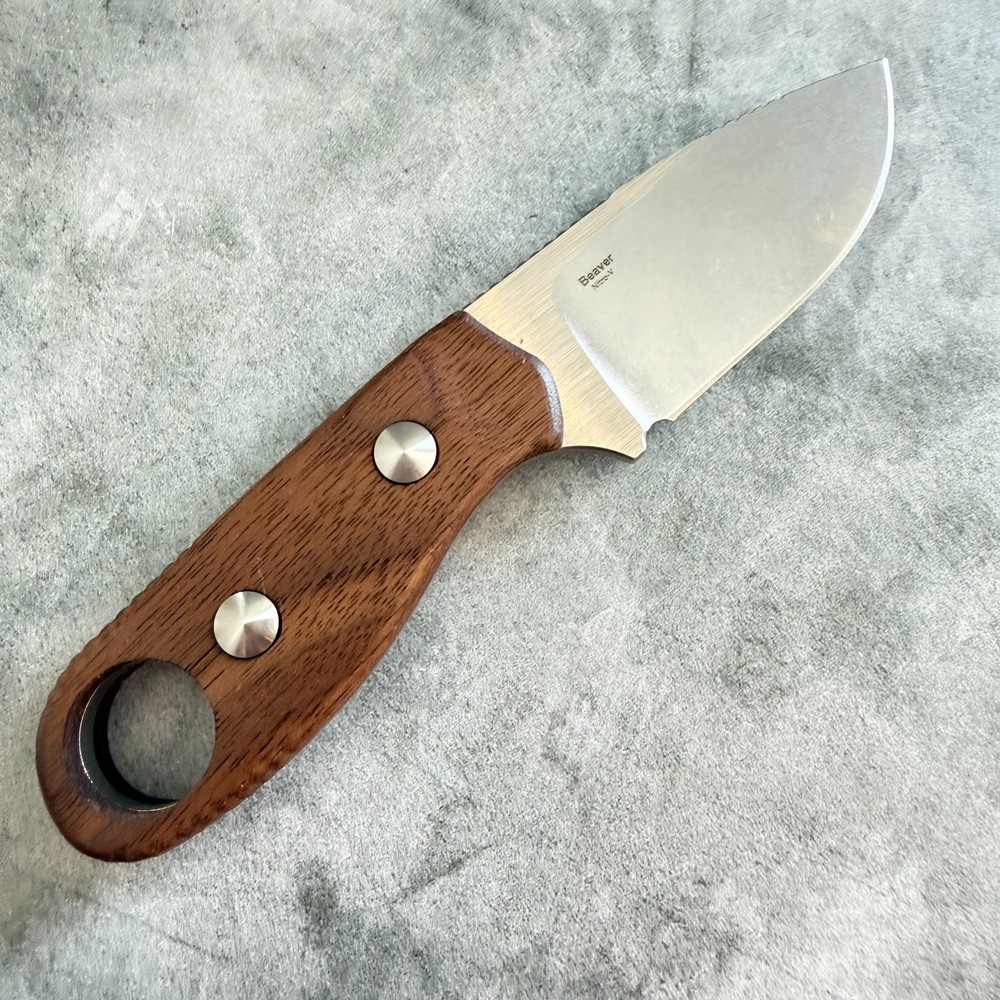 Smooth walnut handles Scales for Kizer Beaver