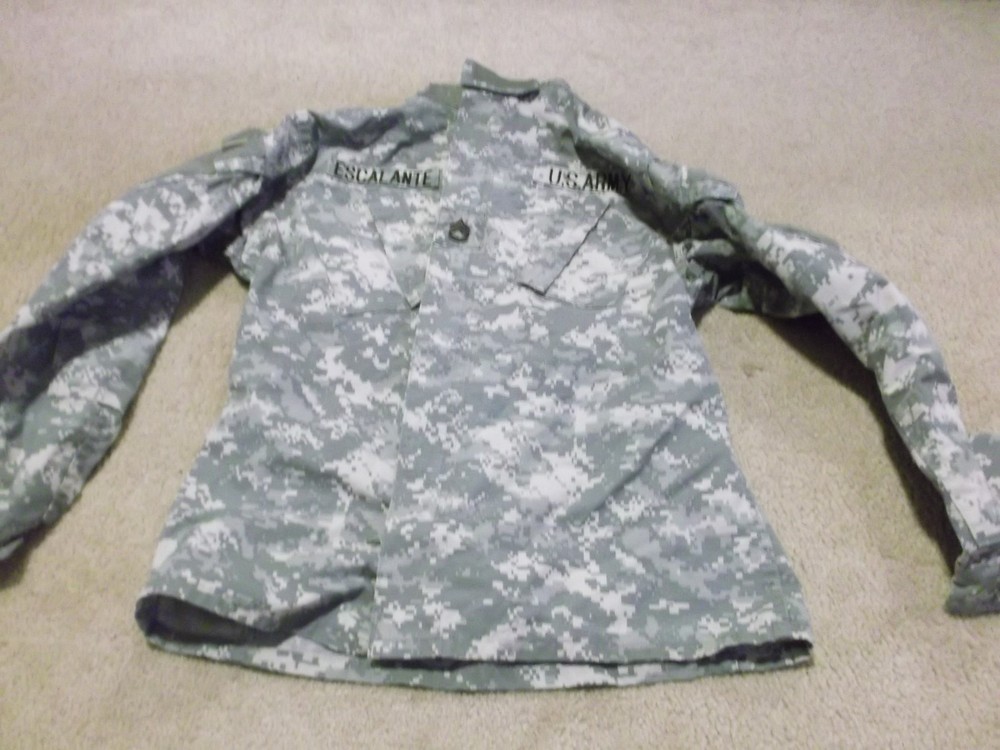 US MILITARY ARMY  ACU TOP COAT SIZE SMALL-REGULAR