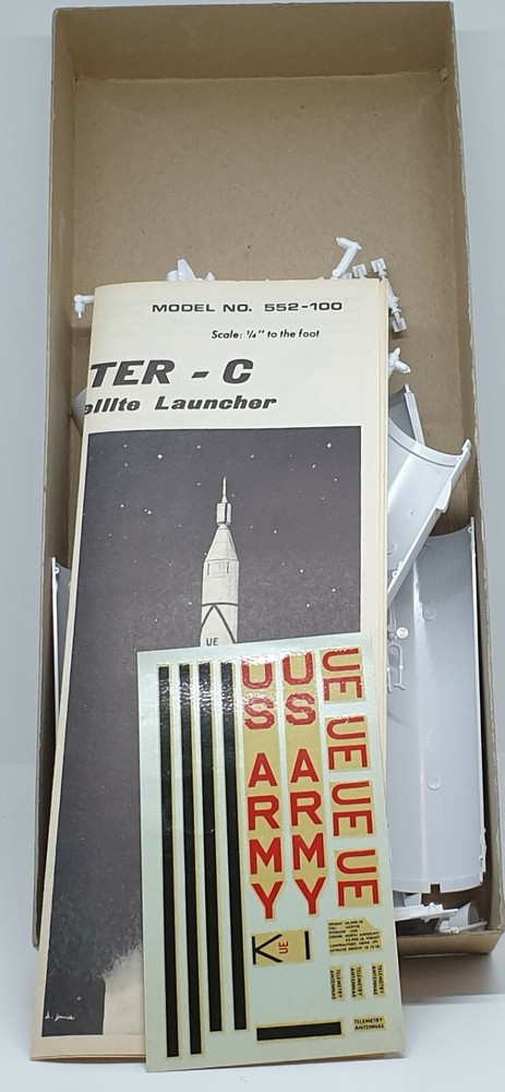 SPACE : JUPITER C EXPLORER SATELLITE LAUNCH VEHICLE MODEL KIT BY HAWK IN 1966