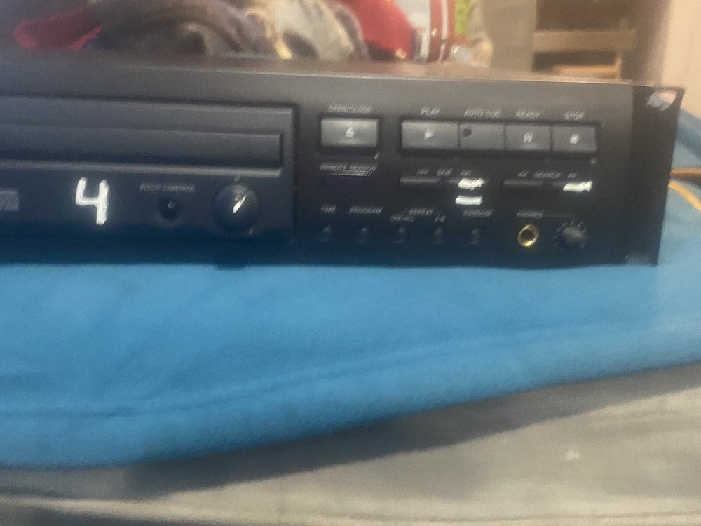 Tascam CD-150 Rack Mount CD Player. RCA Outputs. Working