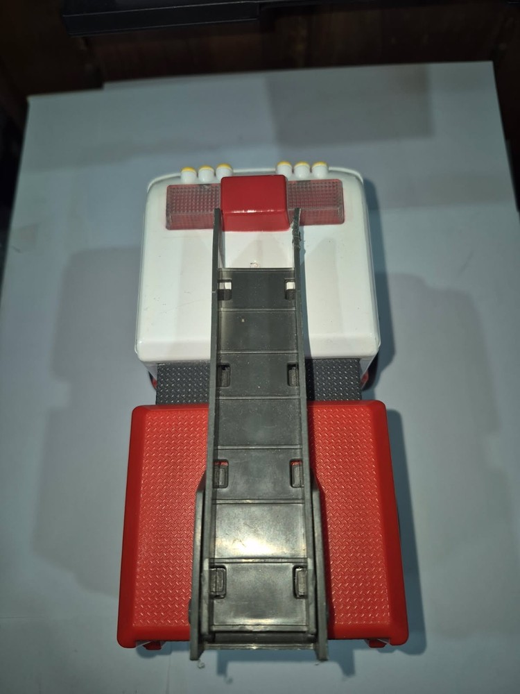 Kid Galaxy Red Pull Back Fire Truck OT5