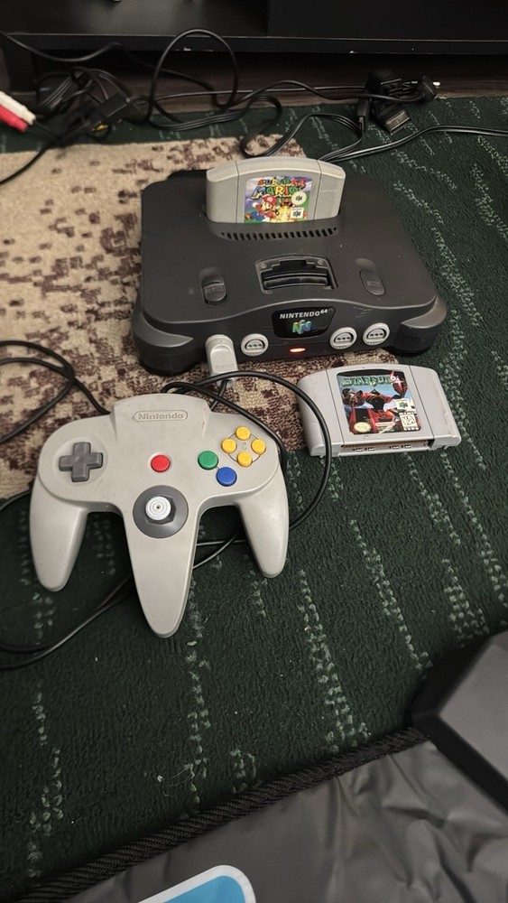 Nintendo 64 Includes 2 Games