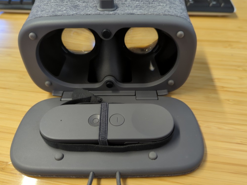 Google Daydream View Smartphone VR Headset With Remote