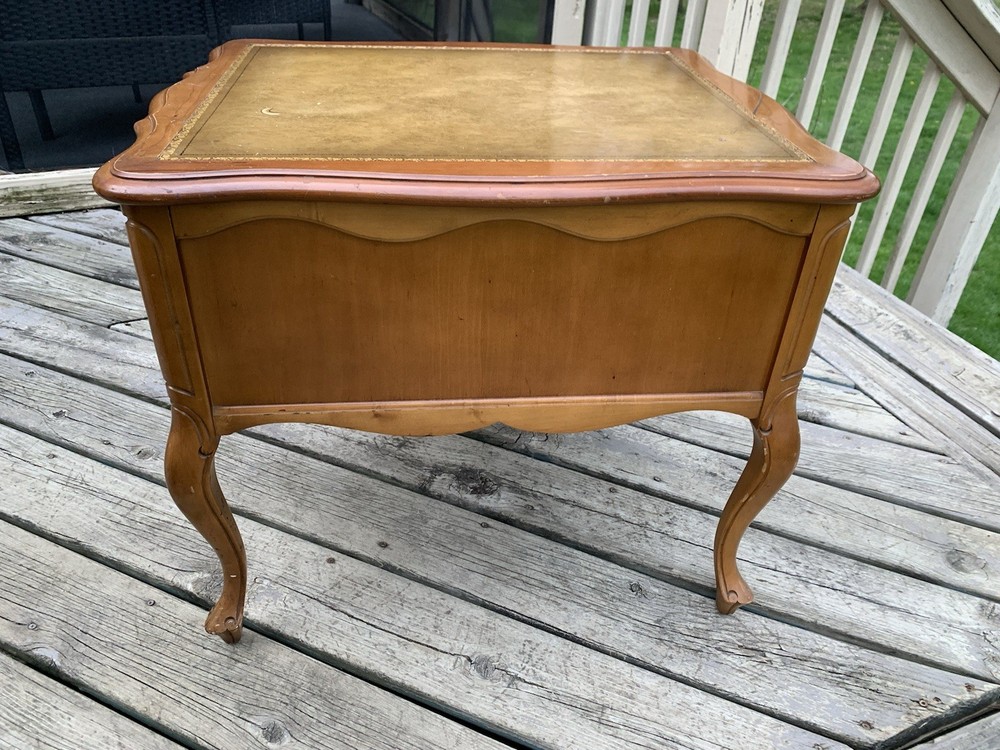 Vintage Hammary End Table With 2 Drawers