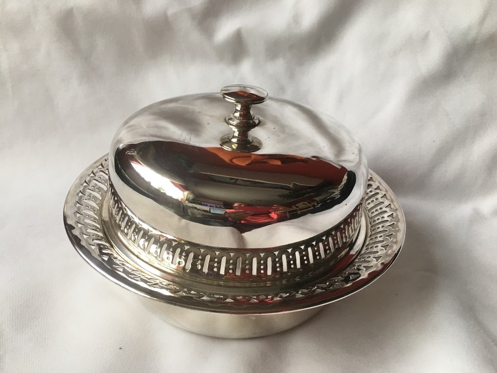 BEAUTIFUL SILVER PLATED EPNS LIDDED SERVING DISH WITH A SILVER LINER ENGLAND