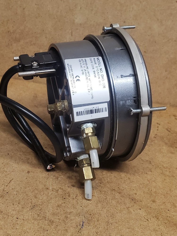 Dwyer DH3-006 Digihelic Differential Pressure Controller