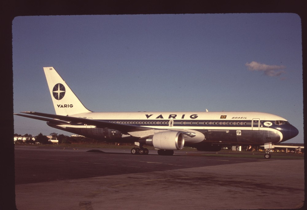 Dupe 35mm airline slide Varig 767-200 PP-VNN