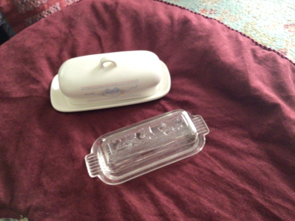 Two butter dishes(l oversize)(1regular)
