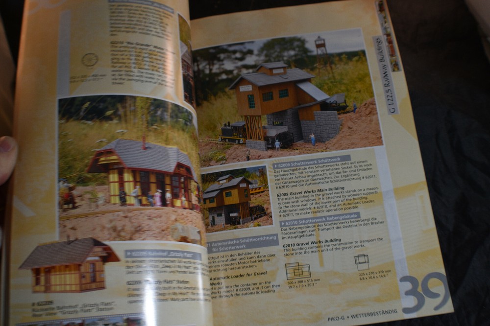 2002 Piko Train Catalog [German & English]