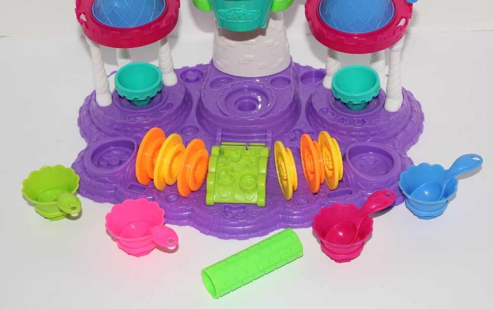 Play-Doh Kitchen Creations Ice Cream Castle - Complete except for 'Doh'